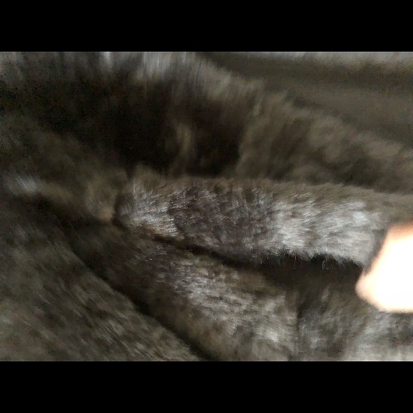 ❌SOLD❌ Cropped Faux Fur Jacket - Picture 5 of 5